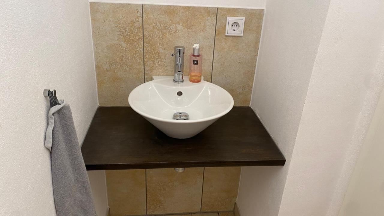 Fewo Luxus Wohnung Im Eigenen Ferienhaus, 120 Qm, Naehe Regensburg Mit Balkon, Terrasse & Garten, Gute Zuganbindung Laaber Luaran gambar