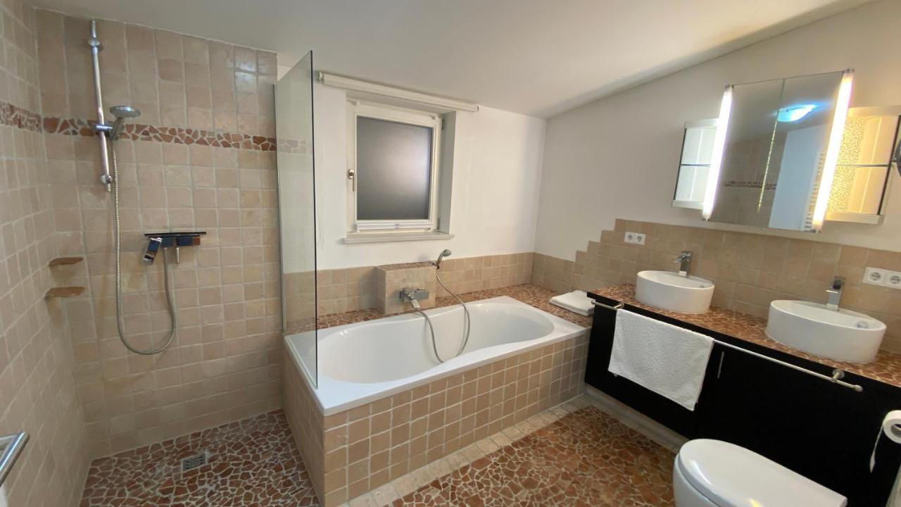 Fewo Luxus Wohnung Im Eigenen Ferienhaus, 120 Qm, Naehe Regensburg Mit Balkon, Terrasse & Garten, Gute Zuganbindung Laaber Luaran gambar