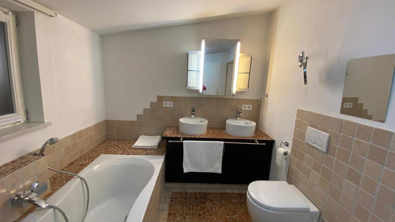 Fewo Luxus Wohnung Im Eigenen Ferienhaus, 120 Qm, Naehe Regensburg Mit Balkon, Terrasse & Garten, Gute Zuganbindung Laaber Luaran gambar