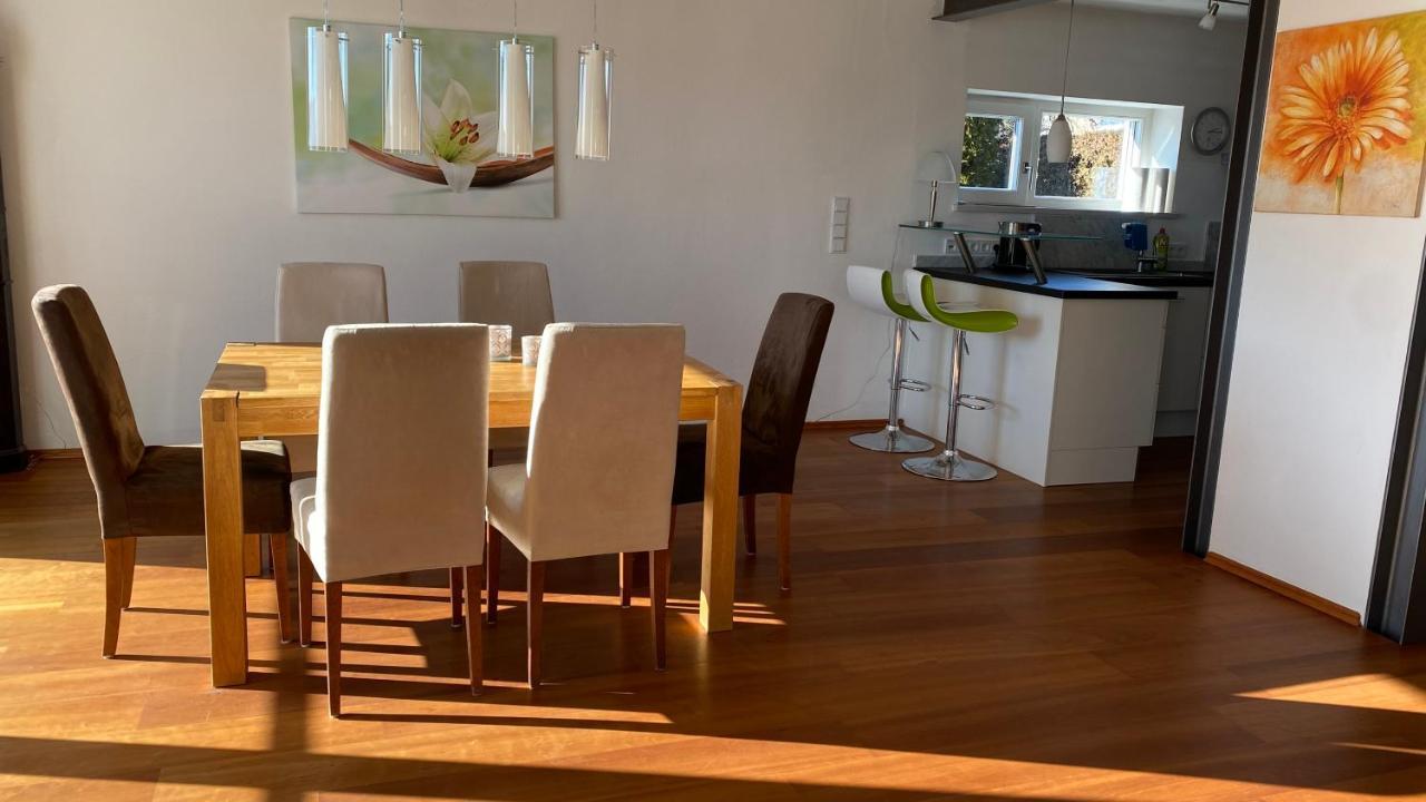 Fewo Luxus Wohnung Im Eigenen Ferienhaus, 120 Qm, Naehe Regensburg Mit Balkon, Terrasse & Garten, Gute Zuganbindung Laaber Luaran gambar